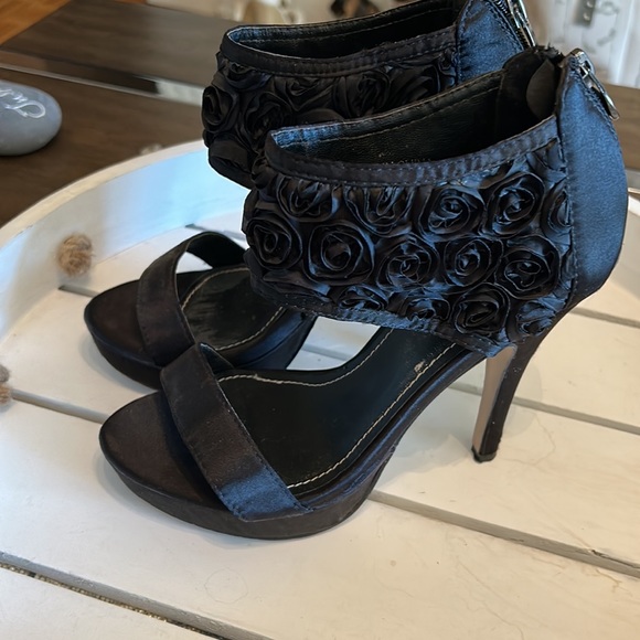 TRANSIT black satin floral embellished heels size 37 - Picture 6 of 10